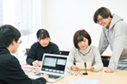 京都橘大学 マーケティング調査をはじめ、企業との協働による消費者心理の研究を行うなど実践の機会も豊富にある