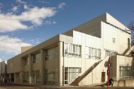 国士舘大学 多摩キャンパスのメイプルセンチュリーセンター多摩(MCCT)。トレーニングルームや食堂が設置されています