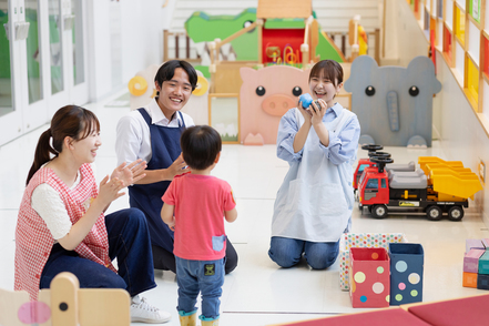 名古屋学芸大学 「子どもケアセンター」では、子どもだけでなく保護者への対応も学ぶことができます。