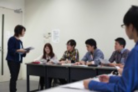 名古屋学院大学 少人数ゼミの様子。先生との距離が近く、法学の楽しさ等を学ぶことができます。