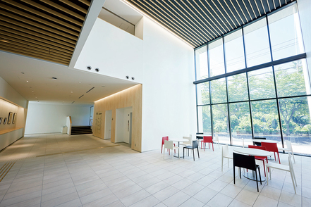 金城学院大学 【W5棟】さまざまな学習施設を備えた、看護学部専用の新校舎