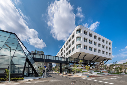 愛知学院大学 末盛キャンパスに、新しい校舎「臨床教育研究棟」が誕生。臨床実習と国家試験対策のための拠点となる都市型キャンパスです