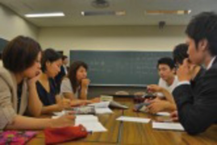 関西学院大学 少人数ゼミ教育で、洞察力や分析力、プレゼン能力など、実社会のさまざまな分野で必要な力を養います