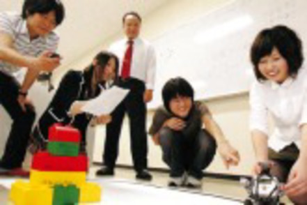 立命館大学 情報理工学の幅広い分野をカバーする研究室を設置しています。