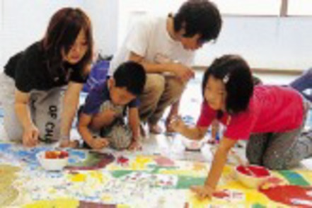 立命館大学 学校インターンシップやボランティアなど、実践的な学習の機会を設定。現場のなかで問題を考えます。