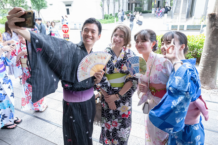 國學院大學 「K-STEPアシスタント」は、留学生の日本語練習パートナーとなってイベントなどに参加し、国際交流を体験できるプログラムです。