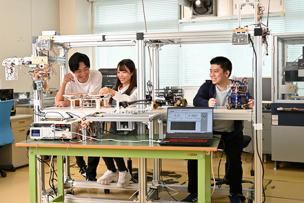 東京電機大学 研究室で設計製作したロボットの動作検証