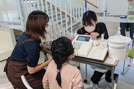 東京情報大学 地域に貢献する活動として、健康講座などを実施する「コミュニティカフェ」を開催しています。