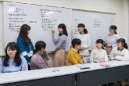 京都女子大学 上級生が新入生の学習を支援するピアサポート制度を導入しています。