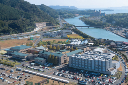 長崎国際大学 長崎国際大学の4番目の学部として、佐世保市に「情報学部」を開設
