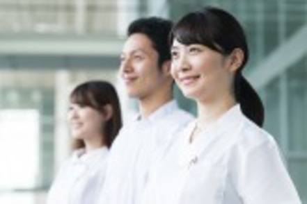 第一薬科大学 看護師の他に保健師・助産師の教育課程があり、自分らしいキャリアを築くことができます