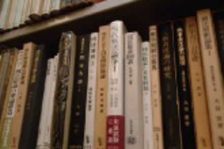 上智大学 図書館4階には、法学研究科の研究室があり、法律の専門書を豊富に取り揃えています。