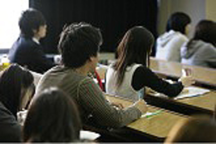 上智大学 中東・アフリカ研究とアジア研究を中核としながら、外国語学部との連携で他の地域を対象とした専攻も可。