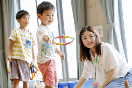 日本福祉大学 地域の課題解決に向けたグループワークや地域住民との意見交換、自治体への提案など、公務員の仕事内容等の魅力を体感します