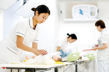 日本福祉大学 あらゆる看護ニーズに対応できる力を養うために、地域の高度医療機関との連携による実習を充実