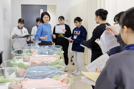 日本福祉大学 実務現場に近い環境で看護技術を実習。卒業後すぐに第一線で活躍できる実力を養成