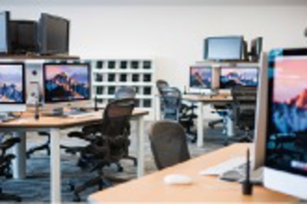 北海道科学大学 マルチメディア・ラボでは、iMac・iPad、デジタル4Kビデオカメラなどを設置し、3DCG制作やグラフィックデザインを行います