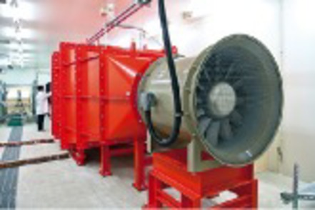 北海道科学大学 雪対策技術の研究・開発装置「自然雪風洞実験装置」