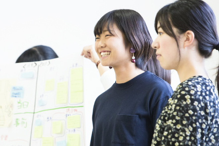 中村学園大学 【栄養科学科】管理栄養士〈国〉に加え、中学校・高校教諭（家庭）免許〈国〉や栄養教諭〈国〉も取得できるカリキュラムです。