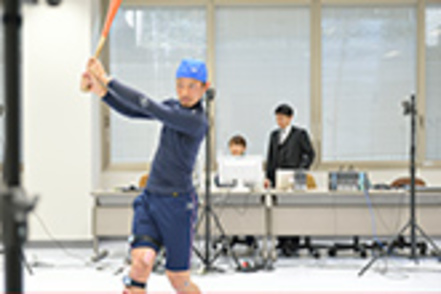 京都先端科学大学 ［健康スポーツ学科］トレーニングルームや運動生理学実験室、人工芝グラウンドなど、屋内外にある施設・設備をフル活用！