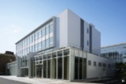 青山学院大学 「青山コミュニティラボ（ACL）」が入る「AOGAKU ASTUDIO（青山学院アスタジオ）」の外観。