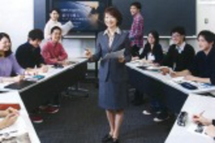 青山学院大学 中村まづるゼミ「日本経済の課題と経済政策」 経済問題の解決に向け、エビデンスに基づく政策提言力を養います。［経済学科］