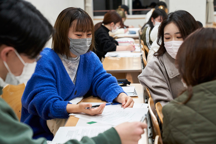 千葉商科大学 企業や産業、地域に関わる諸問題を経済学の観点から分析し、解決していくための力を身につける