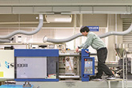 金沢工業大学 やつかほリサーチキャンパスの専門的な実験設備で、実用化レベルで社会実装型の研究を行っています。