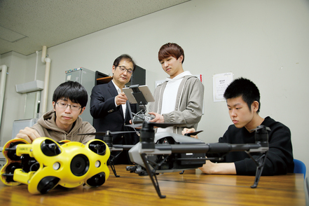 金沢工業大学 ドローンや近赤外画像、熱赤外画像を分析し、植生の変化、土木構造物の点検などに利活用できる方法を研究。