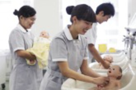 岐阜医療科学大学 学内にある実習機器を使い、看護の知識・技術を身に付けます。