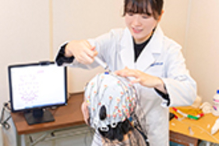 関西福祉科学大学 「健康心理学」「ポジティブ心理学」、強みを引き出す「モチベーションの心理学」など、多彩な心理学が学べます