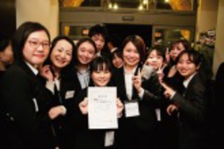 西南学院大学 国際的な法律弁論大会参加を目標に学ぶ「Seinan Vis Moot」。2024年日本プレ大会優勝、世界大会進出