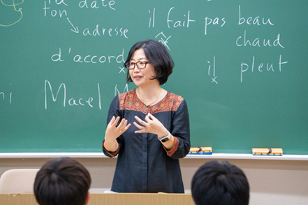 西南学院大学 高度な言語運用能力をベースに国際社会の問題に立ち向かう力を養成。思考力、問題解決力、建設的に合意へ導く対人力を育成します