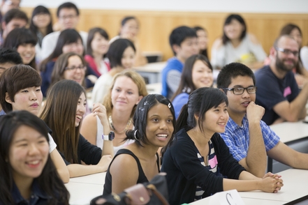 立教大学 原則全員が留学することで、日本と異なる環境で多様な文化に触れ、世界で活躍するために必要な能力を養います。