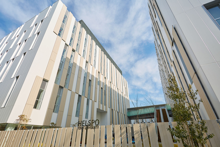 東洋大学 2023年完成の「HELSPO HUB-３」。