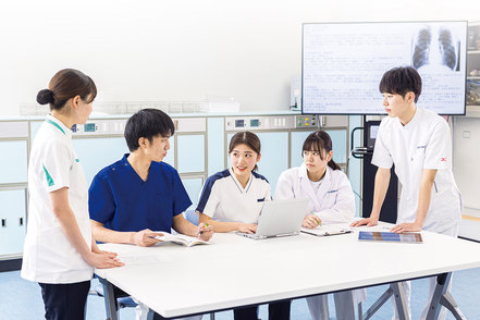 森ノ宮医療大学 多学科の学生と一緒に「チーム医療」を学ぶためのカリキュラムが充実