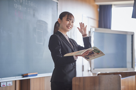 白鴎大学 「スクールサポート」では、地域の小・中学校で現職教員の指導のもと児童や生徒の学習活動などを支援します