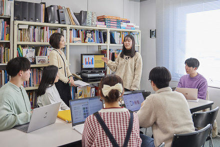 白鴎大学 授業や実習を通して興味を持った分野について掘り下げ、研究を行い、卒業研究としてまとめます