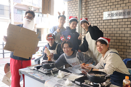 大阪保健医療大学 毎年多数の模擬店が出店し大盛り上がりの大天祭(学園祭)!2024年度のテーマは「少し早めのクリスマス」で12月に開催!