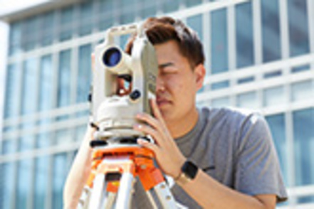 徳島文理大学 建築デザイン学科:建築設計、インテリアデザイン、温湿度や音の生活環境など、多彩な分野を学びながら実践力を身につけます