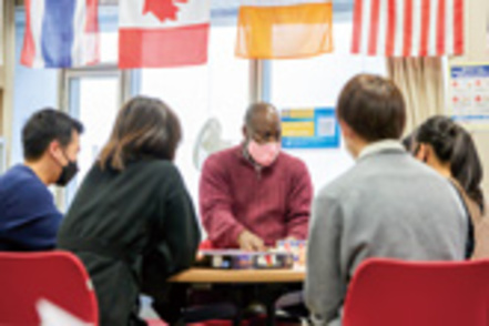 東京経済大学 英語をはじめとした外国語や異文化に触れられるグローバルラウンジ