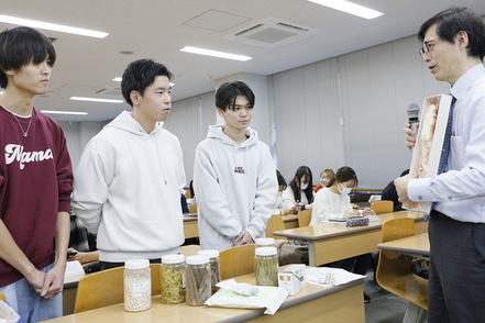 武蔵野大学 返済不要の奨学金や入学試験の成績優秀合格者への授業料免除制度も充実。