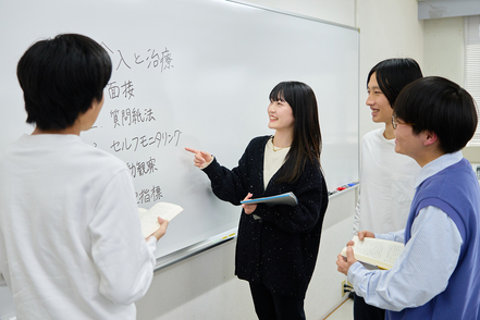 大阪人間科学大学 臨床での経験豊富な教員が、心理専門職に必要な姿勢や態度を指導