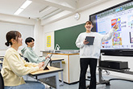 大阪体育大学 複数種の教員免許状の取得をめざしたカリキュラムを用意しています。