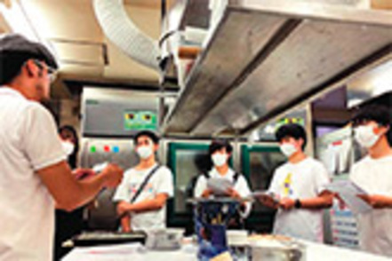 九州産業大学 地域連携事業や実践企画演習などのアクティブ・ラーニングを通して、自ら企画し自ら実践する「現場に強い九産大生」を育成します