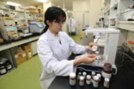 崇城大学 薬・病院・薬局などの現場に至るまで薬剤師に不可欠な知識を習得します