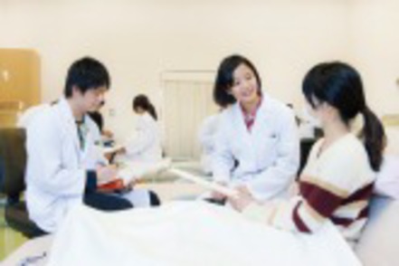 崇城大学 医療の現場に精通した知識と調剤などの薬剤師業務に関する技能を習得します