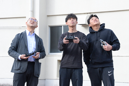 中京学院大学 指導経験豊富な講師が指導に当たるドローンプログラムでは、無人航空機操縦士の国家資格取得をめざす