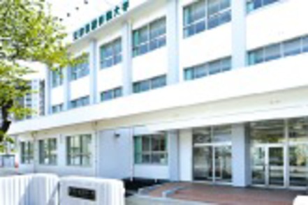 東京医療保健大学 無線LANを利用してインターネットにアクセスができる図書館、カフェテリア、体育館を完備した雄湊キャンパス