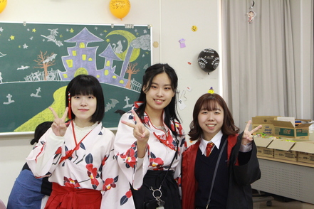 群馬医療福祉大学 行事では他学部との交流もあり、交友関係が広がります(大学祭の様子)